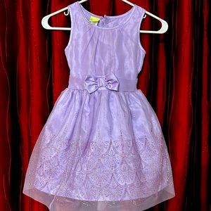 size 6 /6+ beautiful lavender, colored, holiday dress